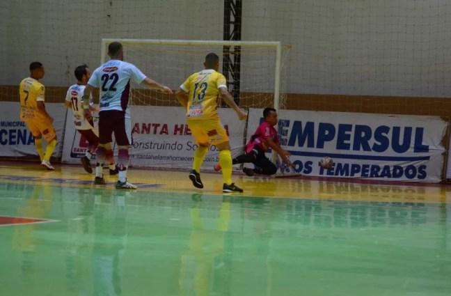 Dracena conseguiu o gol de empate faltando 40 segundos para o término da partida — Foto: João Paulo Benini/Dracena Futsal
