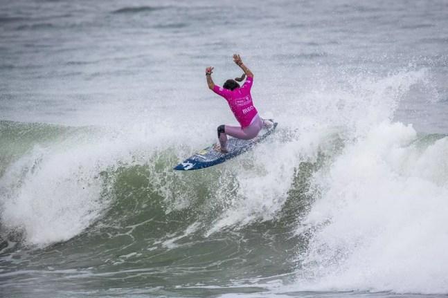 Silvana Lima compete em Portugal — Foto: @WSL / Damien Poullenot