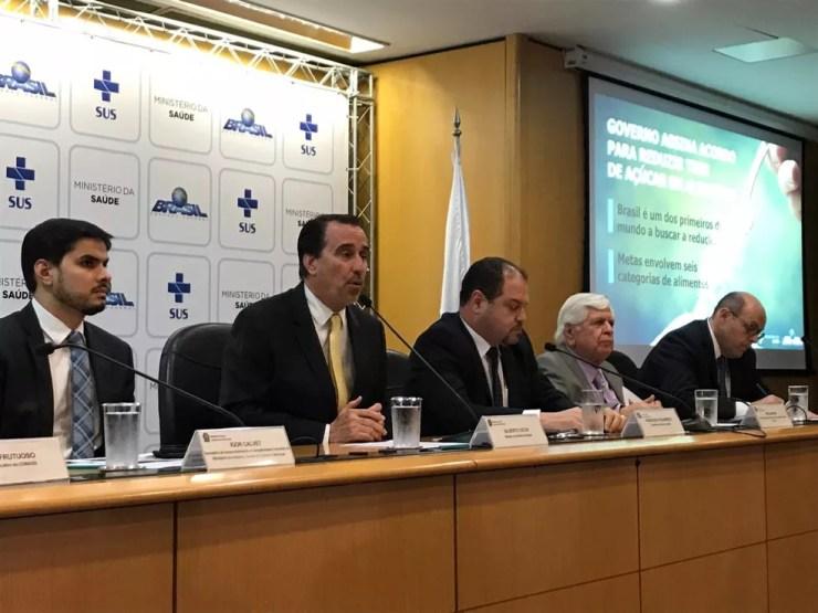 Ministro Gilberto Occhi fala durante coletiva de imprensa do Ministério da Saúde em Brasília — Foto: Twitter/Ministério da Saúde