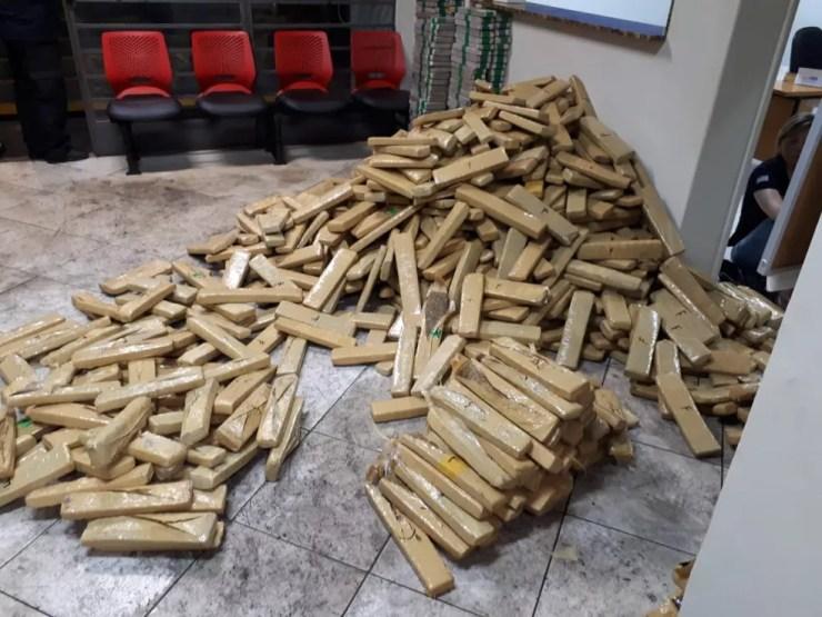 Tijolos de maconha somaram 2 toneladas em São Manuel  (Foto: Polícia Civil / Divulgação)