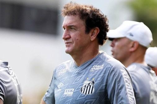 Cuca, do Santos, testa negativo para Covid-19 e está liberado para ficar no banco contra o Grêmio