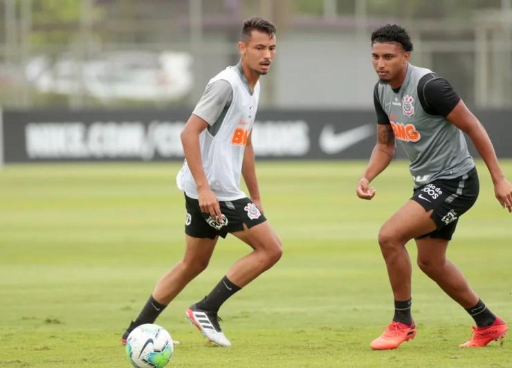 Belezi com Éderson no treino do Corinthians — Foto: Rodrigo Coca/Ag. Corinthians