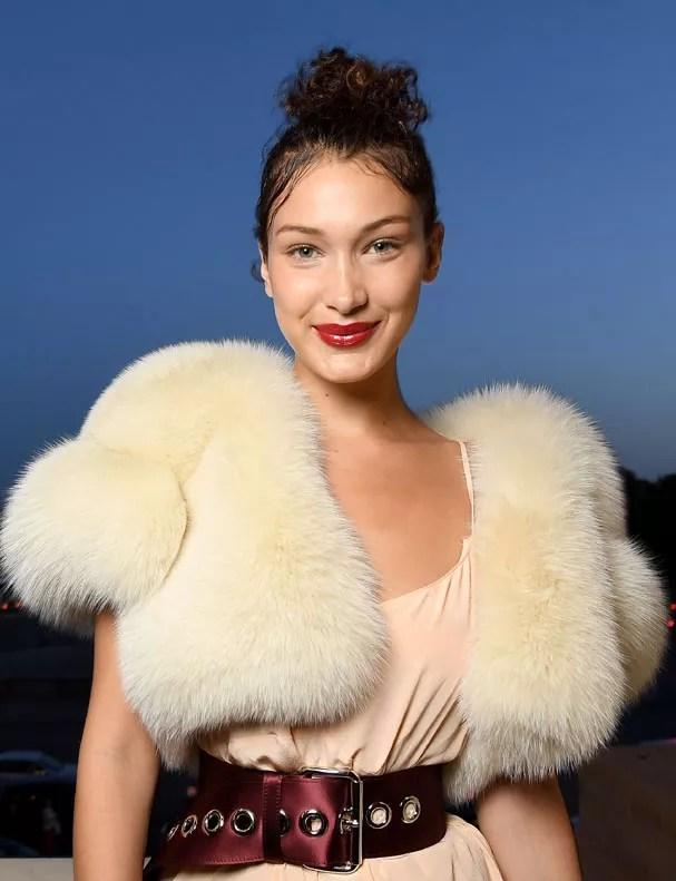 PARIS, FRANCE - JULY 02: Bella Hadid attends Miu Miu Cruise Collection show as part of Haute Couture Paris Fashion Week on July 2, 2017 in Paris, France.  (Photo by Pascal Le Segretain/Getty Images) (Foto: Getty Images)