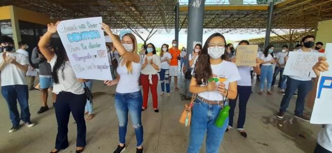 Protesto de estudantes dos cursos de saúde na UFPI — Foto: Marcos Teixeira/TV Clube