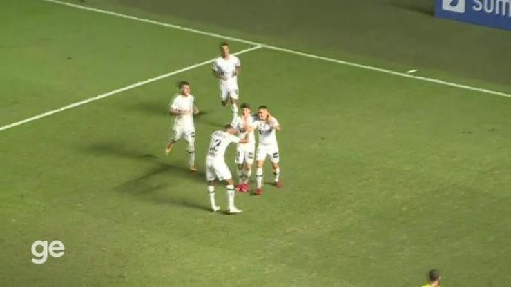 Aos 30 min do 1º tempo - gol de dentro da área de Marcos Guilherme do Santos contra o Athletico-PR