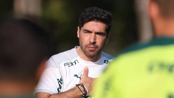 Abel Ferreira durante treino do Palmeiras na Academia de Futebol — Foto: Cesar Greco