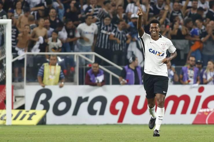 Em 2017, Jô fez gol da vitória e encerrou longo jejum do Corinthians em Dérbis — Foto: Futura Press