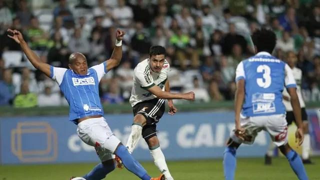 Com golaços e polêmicas, Coritiba e São Bento ficam no empate no Couto Pereira