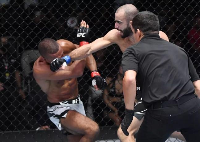 Giga Chikadze nocauteou Edson Barboza no UFC — Foto: Getty Images