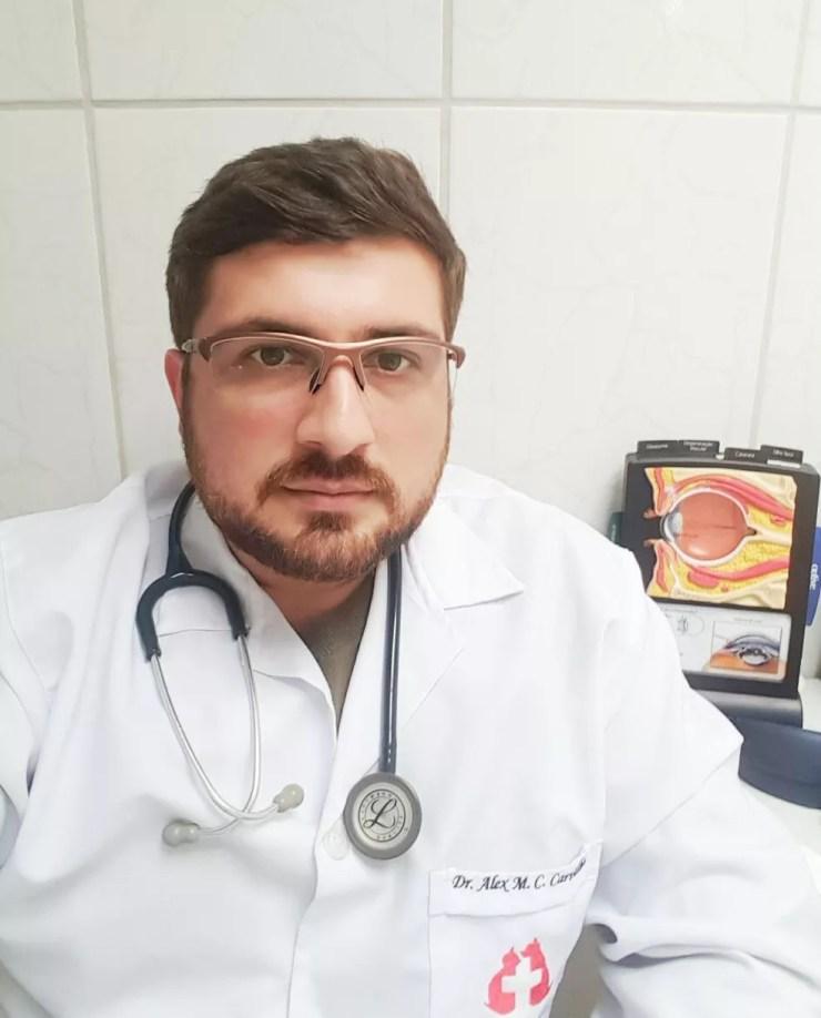 Dr. Alex Moreira da Cunha Carvalho é especialista na área de oftalmologia veterinária (Foto: Arquivo pessoal)