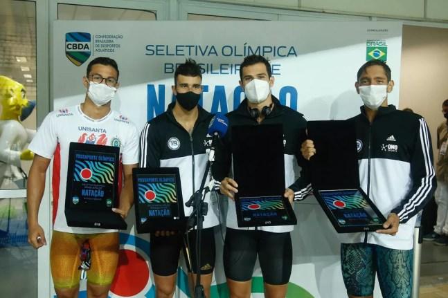 Calvelo, Spajari, Chierighini e Correia, que formarão o 4x100m livre — Foto: Satiro Sodré/SSPress/CBDA