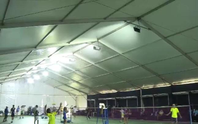 O teto baixo da arena de badminton dos JEBs 2021 — Foto: Reprodução