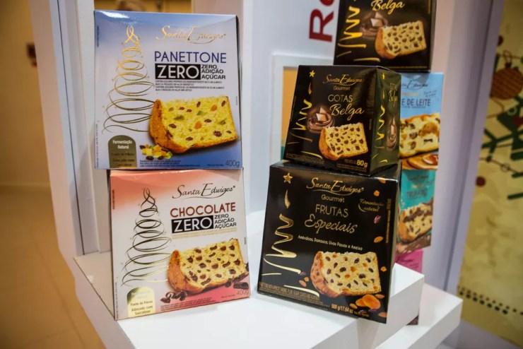 A Santa Edwiges lançou a linha gourmet, que traz panetones com gotas de chocolate belga, e traz a linha zero açúcar — Foto: Fabio Tito/G1