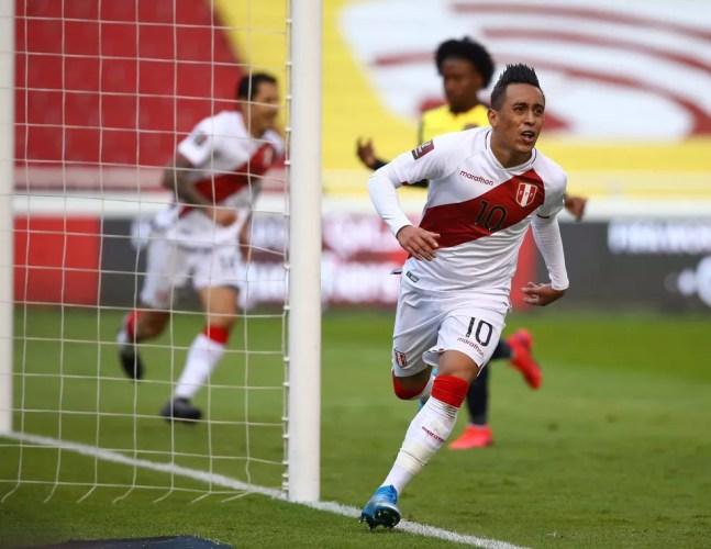 Cueva comemora primeiro gol do Peru sobre o Equador, pelas Eliminatórias — Foto: Reprodução/Twitter