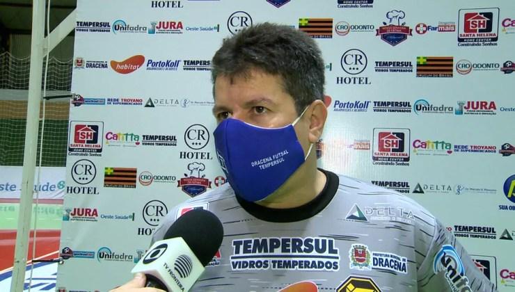 Flavinho Cavalcante, técnico do Dracena, comentou a primeira derrota na temporada — Foto: TV Fronteira/Reprodução
