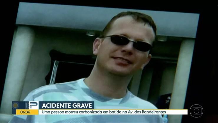 Comissário morreu em acidente na Avenida dos Bandeirantes nesta sexta (14) (Foto: Reprodução/TVGlobo)