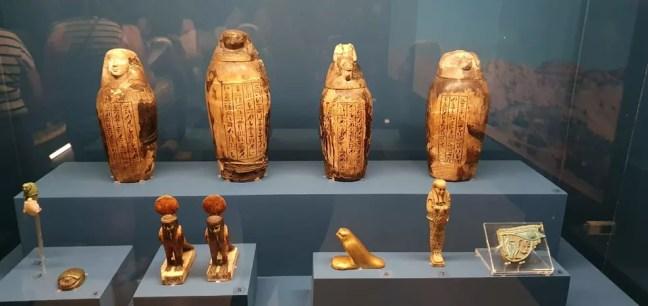 Aves mumificadas na exposição Egito Antigo do CCBB — Foto: Bárbara Muniz Vieira/G1