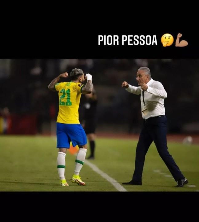 Gabigol vibra com Tite após marcar seu quarto gol com a camisa da seleção brasileira: dois na Venezuela, um no Panamá e outro no Haiti — Foto: Reprodução