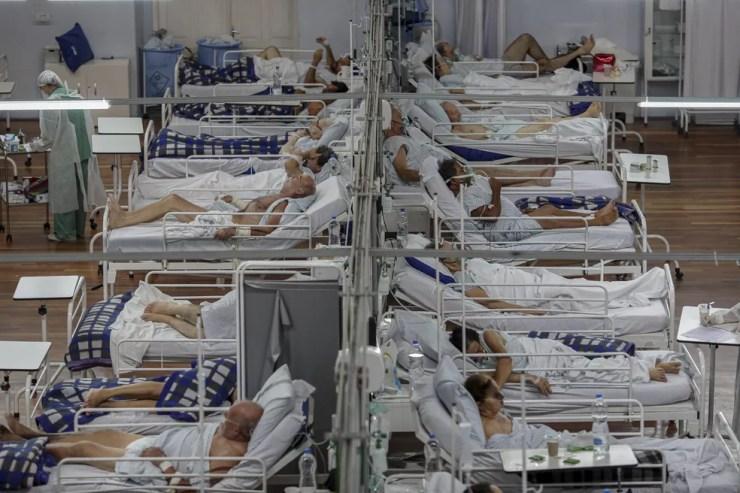 Leitos do Hospital de Campanha Pedro Dell'Antonia, que atende pacientes com a COVID-19 no município de Santo André, na Grande SP, em março de 2021. — Foto: SUAMY BEYDOUN/AGIF - AGÊNCIA DE FOTOGRAFIA/ESTADÃO CONTEÚDO