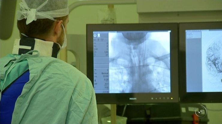 Hospital de Base em Rio Preto testa nova técnica para tratamento de AVC