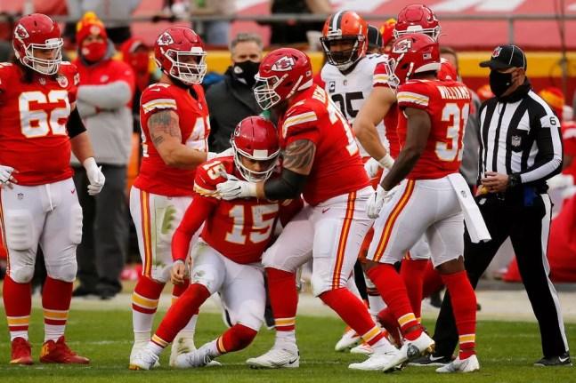 Patrick Mahomes sofre concussão cerebral durante Cleveland Browns x Kansas City Chiefs — Foto: David Eulitt/Getty Images