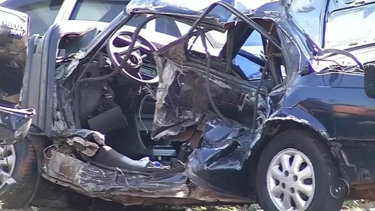 Família foi arremessada de carro e morreu após acidente em rodovia de Cosmorama (Foto: Reprodução/TV Tem)