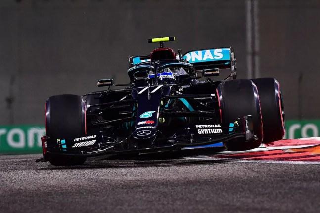 Valtteri Bottas acelera Mercedes no treino em Abu Dhabi — Foto: Getty Images