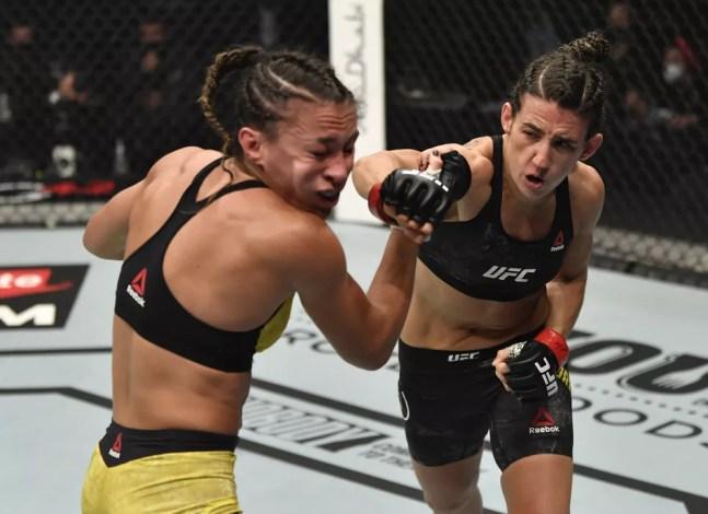 Marina Rodriguez nocauteou Amanda Ribas no UFC 257 — Foto: Getty Images