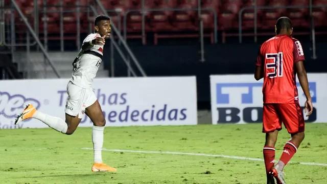 Arboleda comemora o gol pelo São Paulo