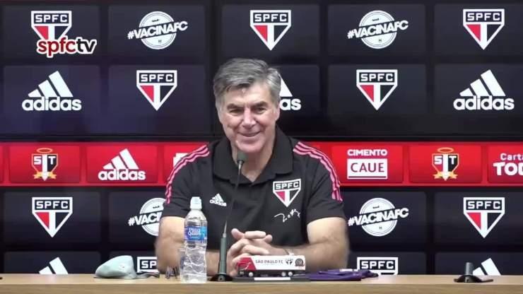 Veja a coletiva de apresentação de Zetti como coordenador de goleiros da base do São Paulo