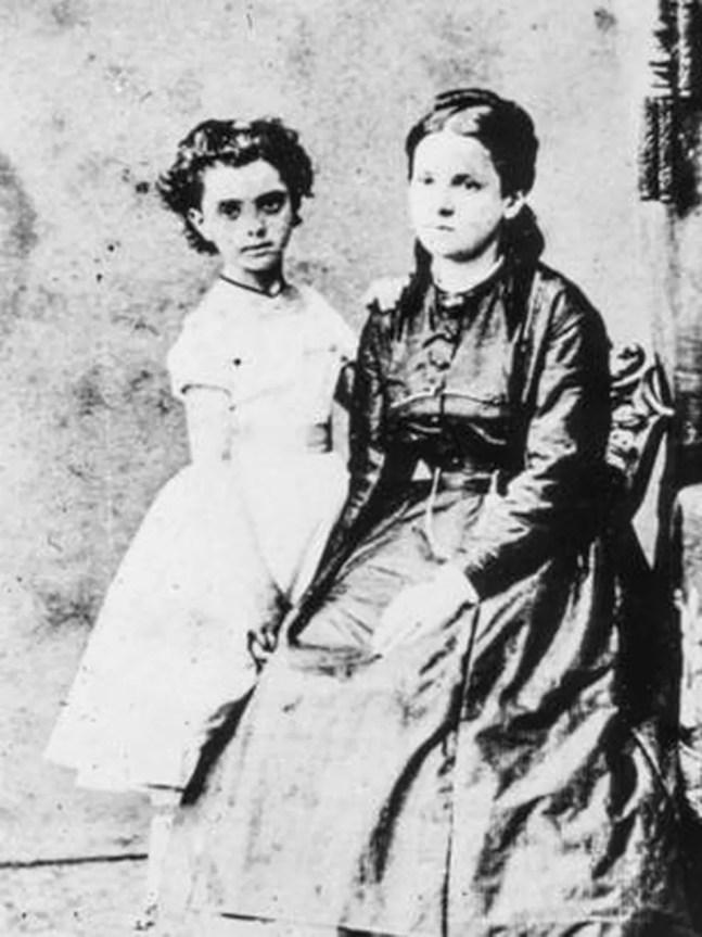 A esposa de Marx fazia parte de uma família proeminente da aristocracia alemã (então Prússia). Nesta imagem, é vista com sua filha mais velha. — Foto: UNIVERSAL IMAGES GROUP VIA GETTY IMAGES