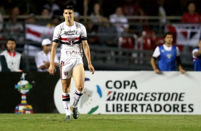 Jonathan Calleri pelo São Paulo diante do Atlético Nacional — Foto: Getty Images