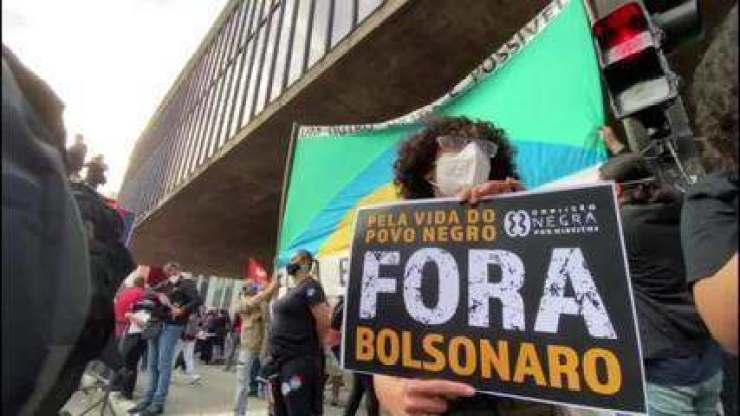 Manifestantes realizam neste sábado um protesto contra o presidente Jair Bolsonaro