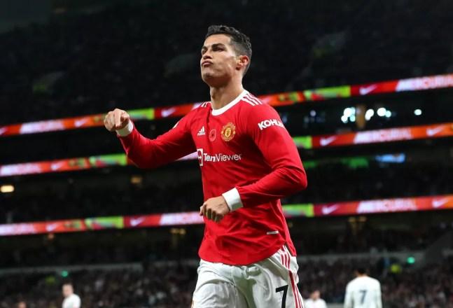 Cristiano Ronaldo comemora o gol marcado pelo Manchester United contra o Tottenham — Foto: Getty Images