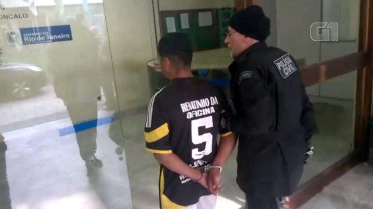 Policiais chegam com presos na Divisão de Homicídios de Niterói