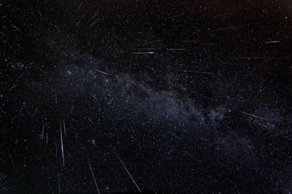 Chuvas de meteoros são chamadas de estrelas cadentes (Foto: NASA/F. Bruenjes)