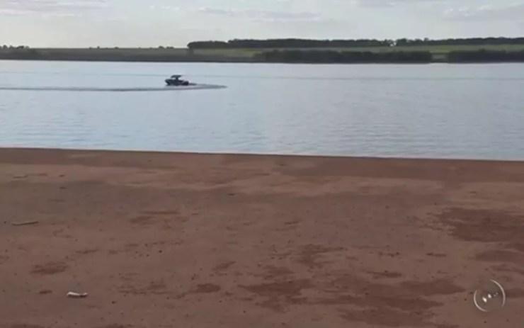 Três pessoas morrem afogadas no rio Tietê em Araçatuba (Foto: Reprodução/TV TEM)