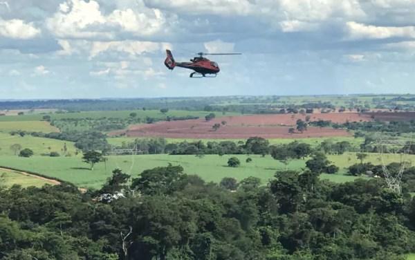 Helicóptero usado na execução de Gegê do Mangue é levado para SP (Foto: Divulgação)