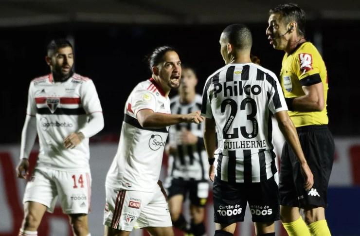 Benítez atuou por poucos minutos no clássico contra o Santos — Foto: Marcos Ribolli