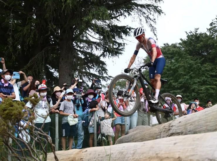 Tomas Pidcock dominou o mountain bike das Olimpíadas — Foto: REUTERS/Christian