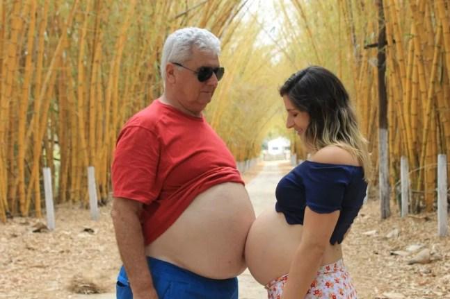 Sâmya quando estava grávida e o pai dela, Antônio Carlos, em Pedro Leopoldo, na Grande BH. — Foto: Arquivo pessoal