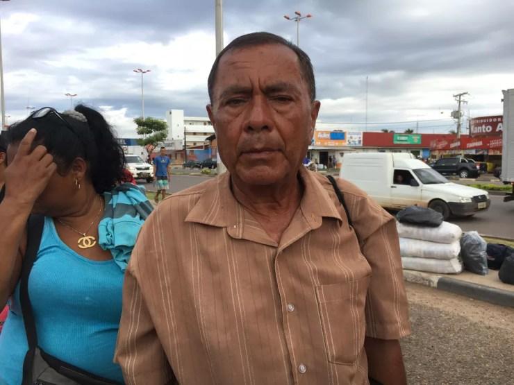 Andres Perez, 61, irá a Venezuela para visitar a mãe, que está doente — Foto: Emily Costa/G1 RR