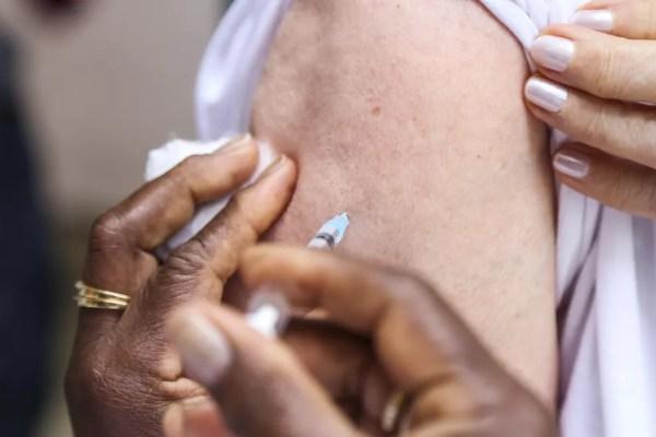 Vacina contra a gripe, aplicada na cidade de Curitiba, no Paraná (Foto: Divulgação/Prefeitura de Curitiba)