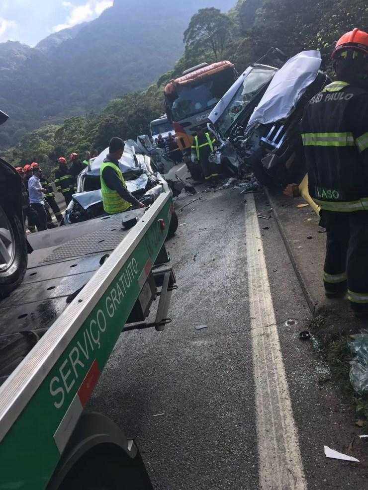 Acidente deixou ao menos seis vítimas na Via Anchieta (Foto: Divulgação/Polícia Militar Rodoviária)
