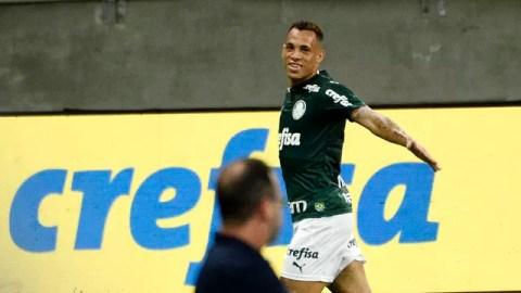 Breno Lopes festeja o gol em Palmeiras x Fortaleza