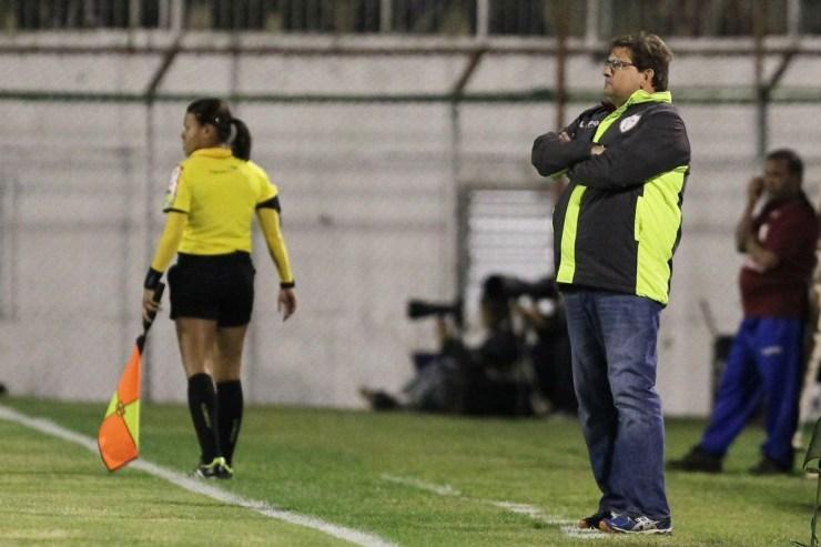 Janette Arcanjo em ação ao lado do técnico Guto Ferreira em Portuguesa x Goiás, pela Série A 2013 - Moises Nascimento/AGIF