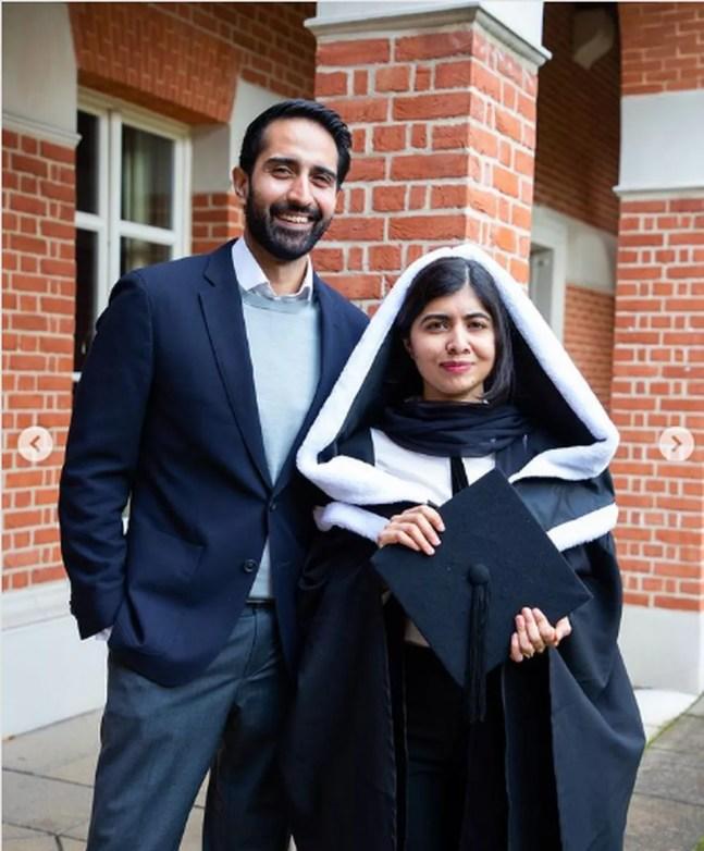 Malala e seu marido Asser Malik durante a colação de grau da ativista pela educação — Foto: Redes Sociais
