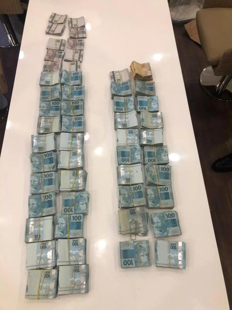 Dinheiro apreendido durante operação  — Foto: Divulgação/MP 