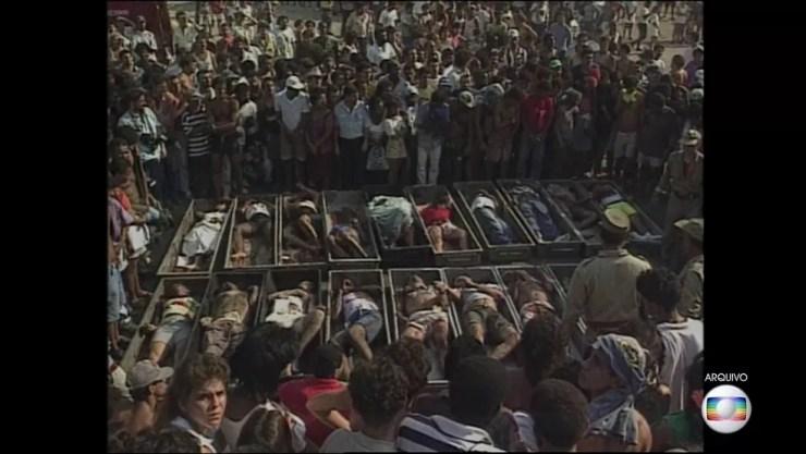 Vinte e uma pessoas inocentes foram assassinadas em Vigário Geral — Foto: Reprodução / TV Globo