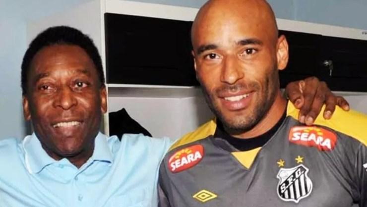 Edinho e Pelé (Foto: Divulgação/Santos Futebol Club)